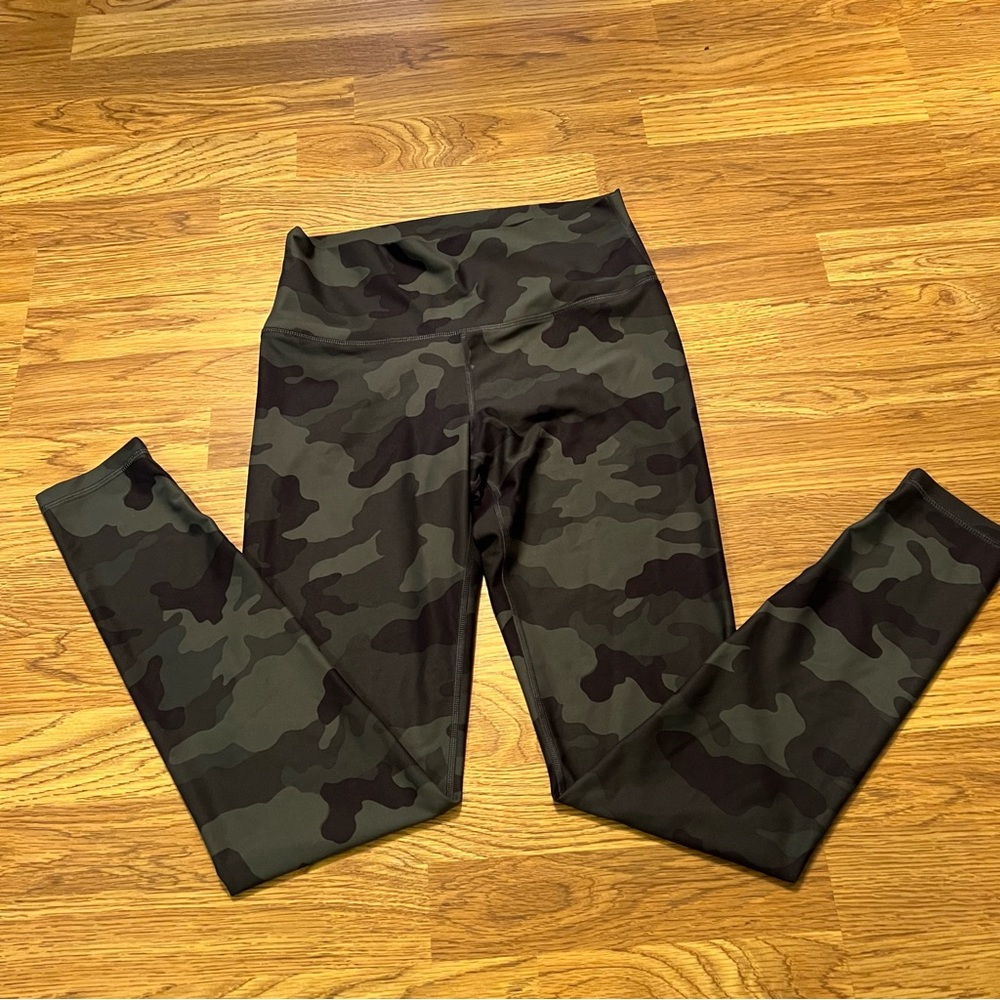 Old Navy Olive & Black Camo High-Waist Leggings